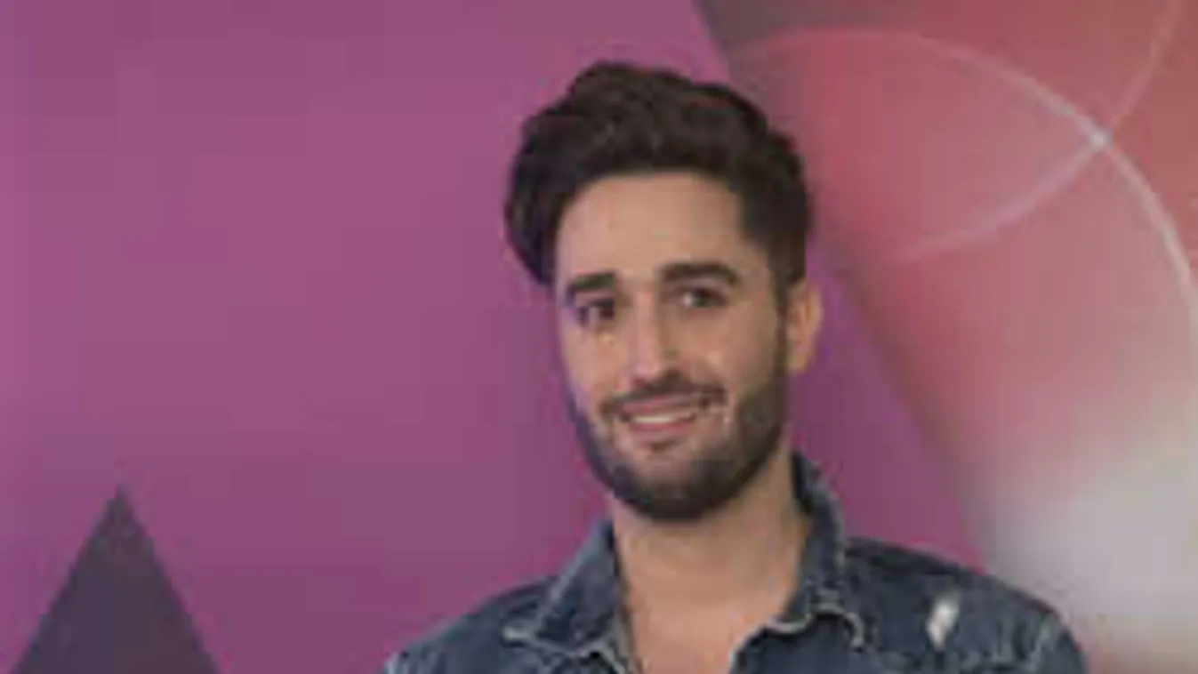 Ez nem semmi! Meztelen lányok lepték el Király Viktorék otthonát!