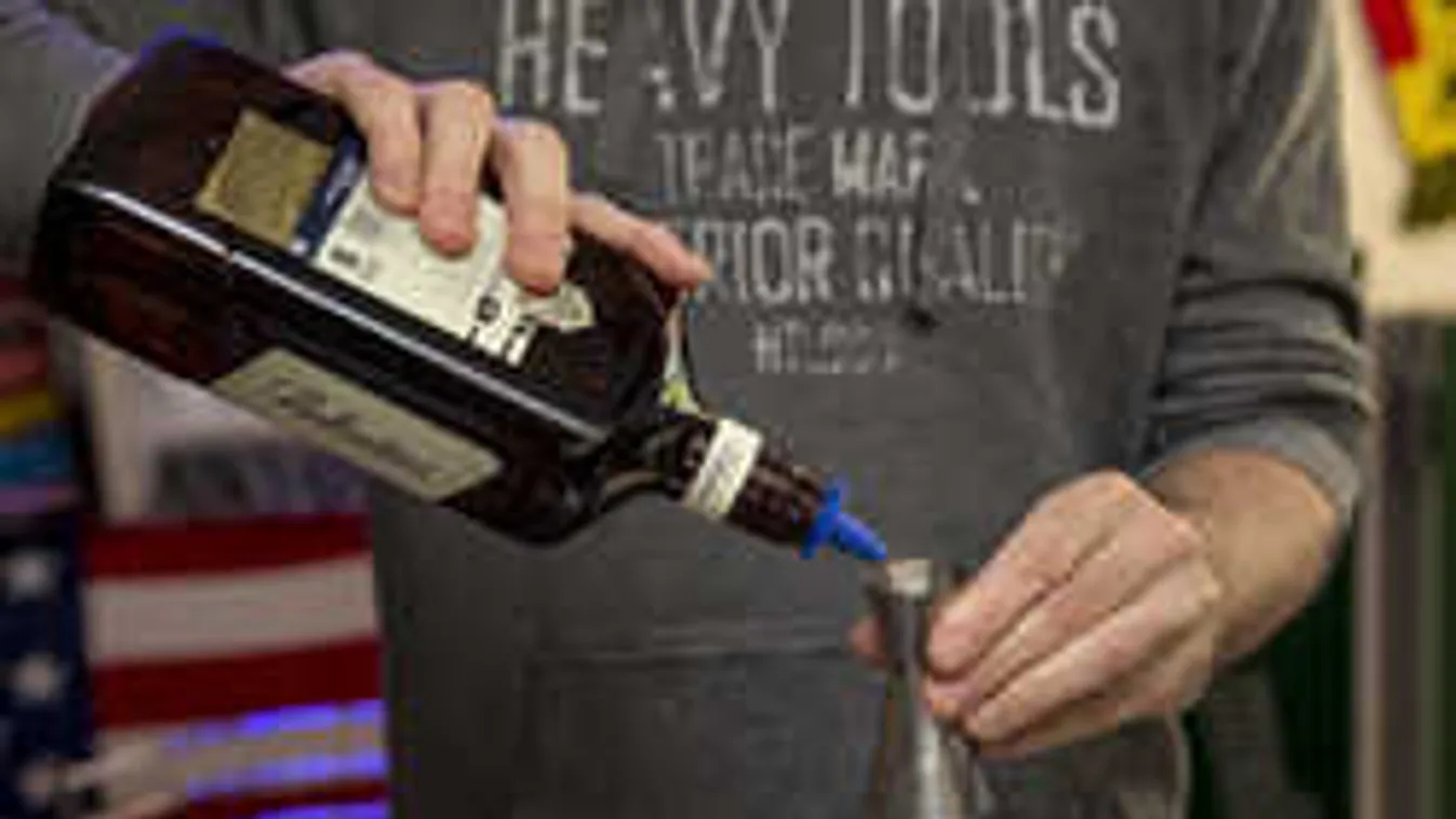 Kitálalt a pultoslány:  Így vernek át a magyar kocsmákban