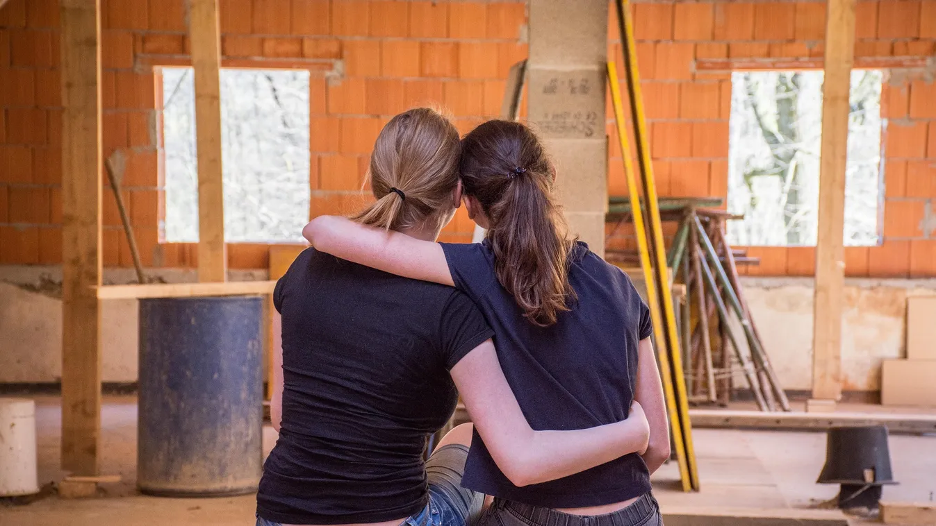 Mellbevágó: egymást átölelve halt meg a testvérpár, így találtak rájuk