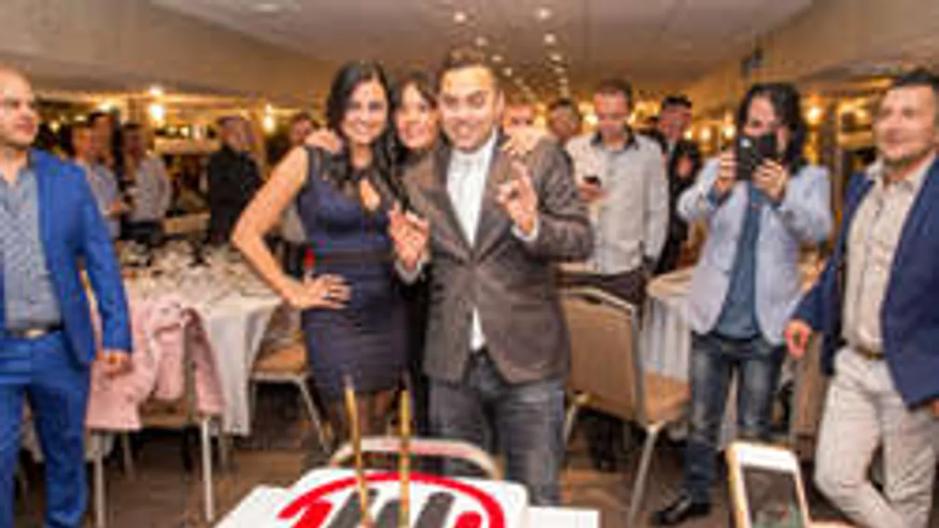 Hajón buliztak a mulatós sztárok