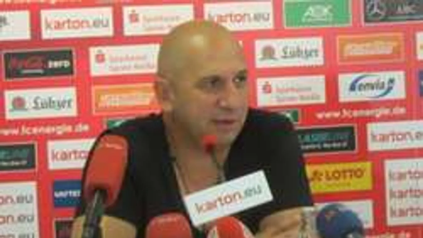 Merkel kancellárt utánozzák Miriuta Laci focistái - videó