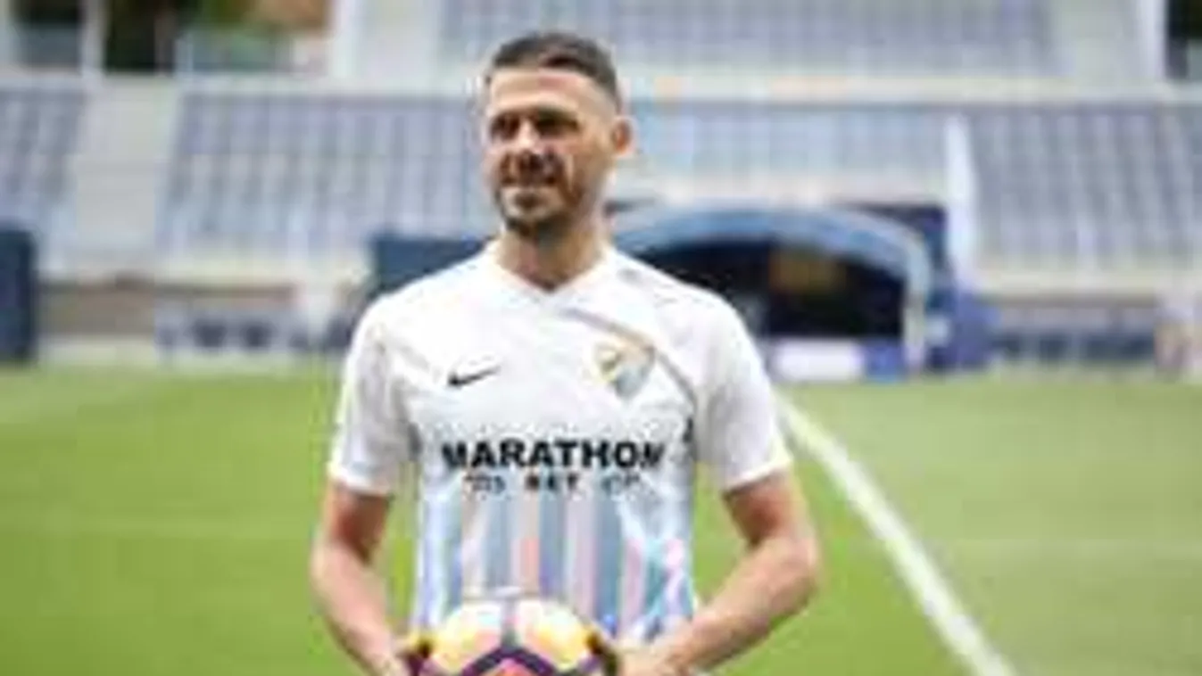 Dráma: sírva búcsúzott el a focitól a legendás védő