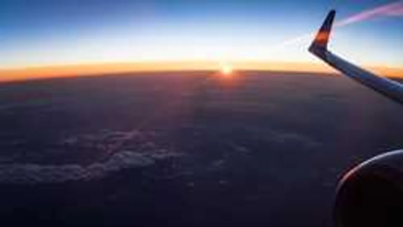 Külföldön rekedtek, utasok tízezreit hagyta cserben a légitársaság