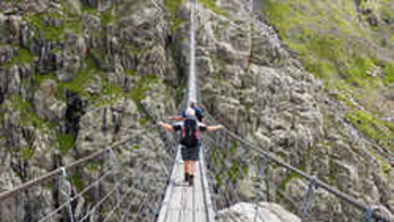 Megnyílt a világ leghosszabb függőhídja, így juthatsz el ide