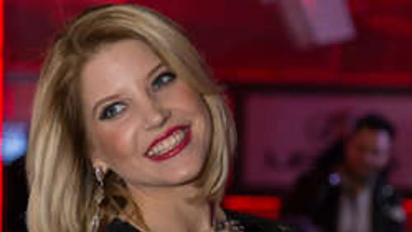 Ebbe a külföldi városba utazott az esküvője miatt Szabó Zsófi!