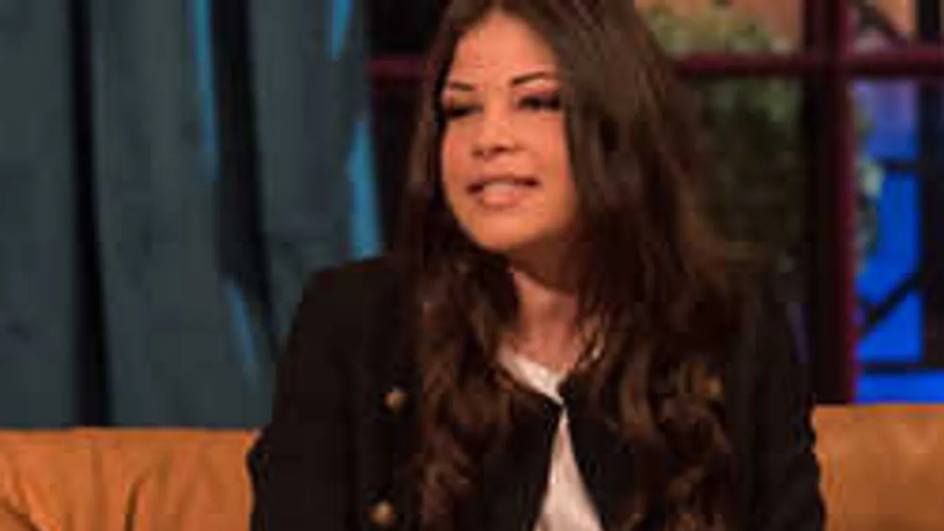 Levetkőzött Győzike lánya, fürdőruhában mutatta meg idomait