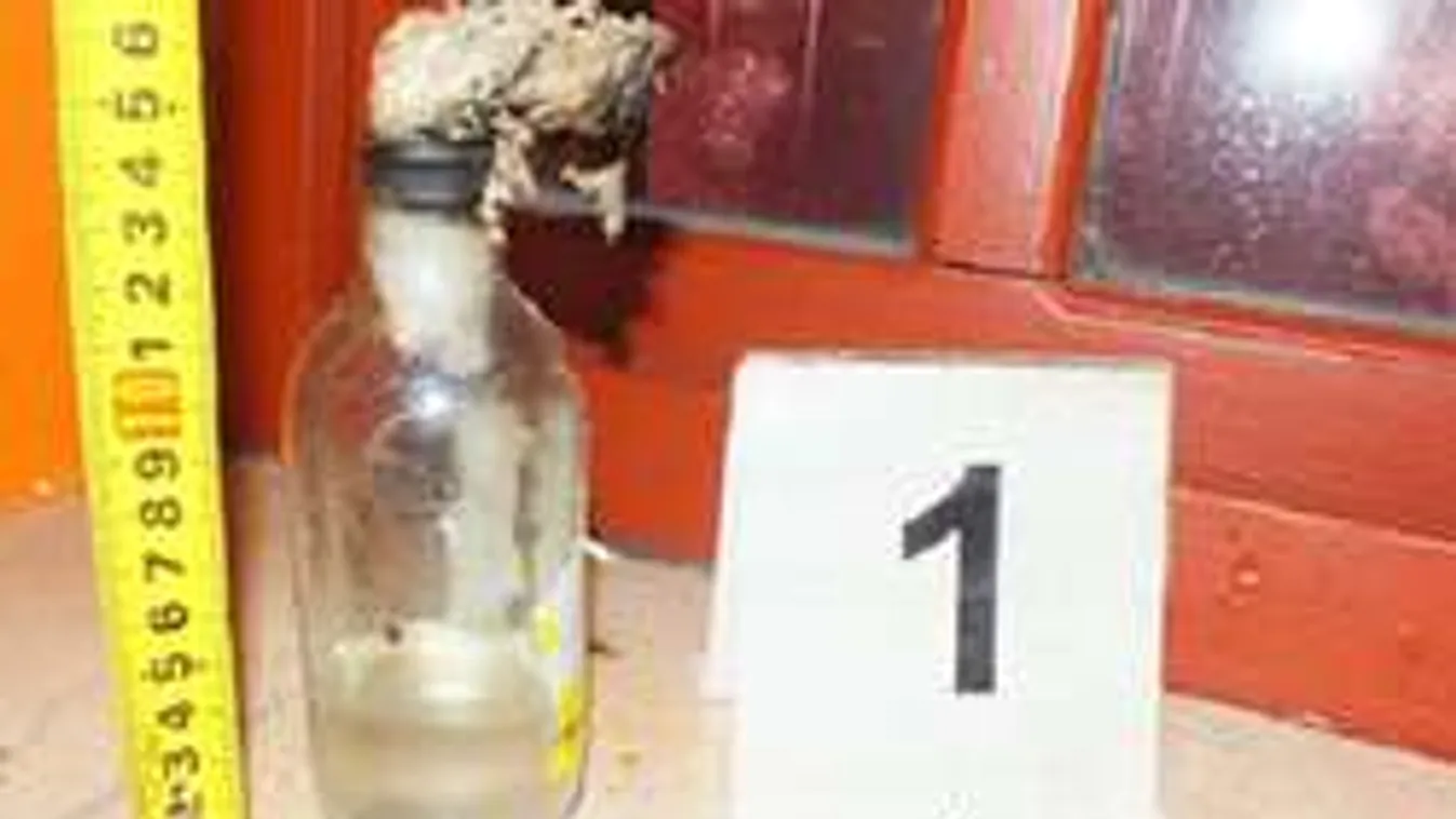 Videóra vették a Hősök terén Molotov koktélt dobáló nőt!