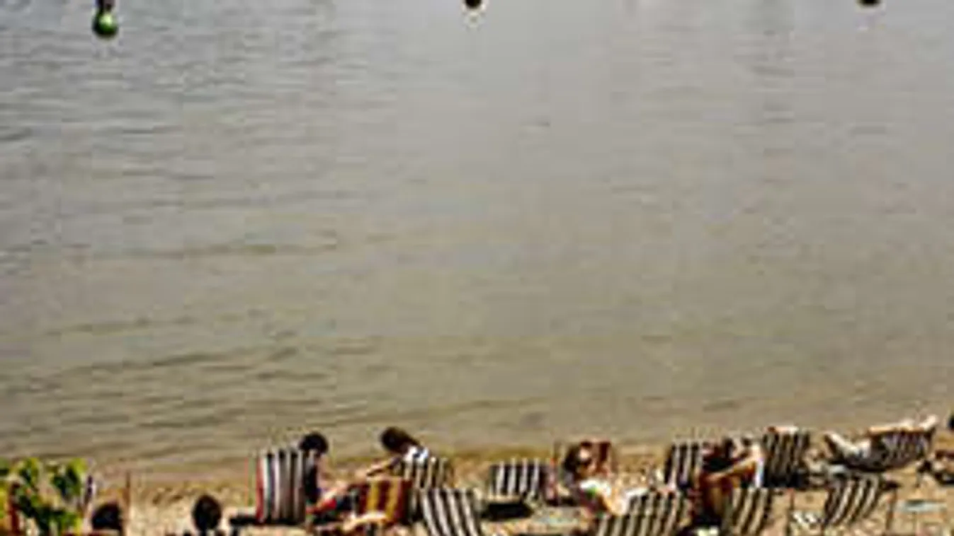 Fullon vannak a strandok, menekülj vízpartra!