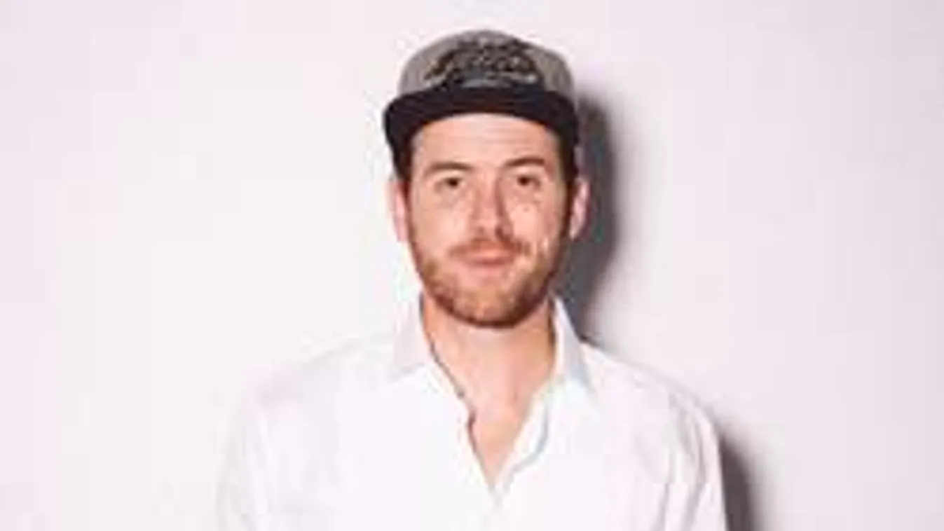 Bugyival dobálják a nők Fluor Tomit