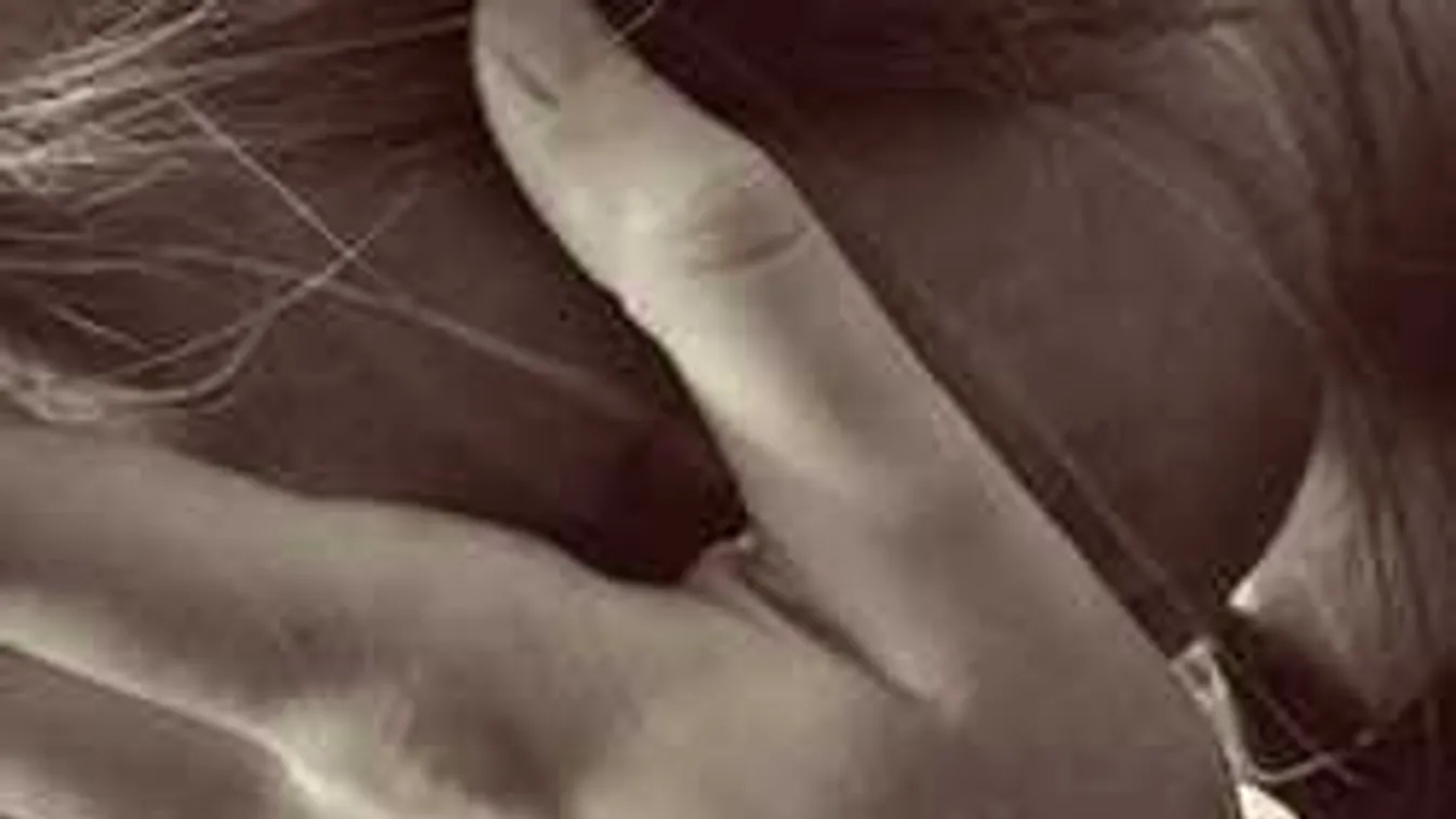 Megrázó hír jött: holtan találták a gyönyörű anyukát a buli után