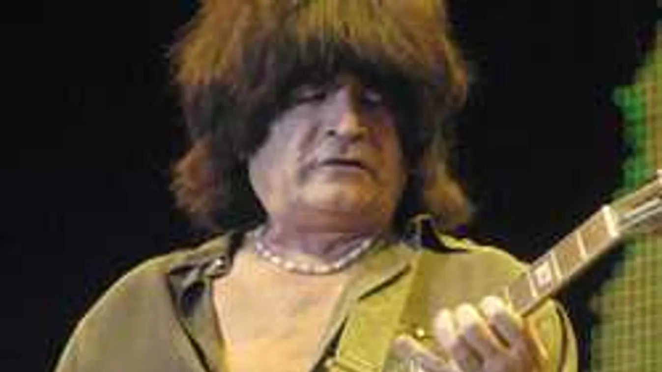 Nagy a baj: Mentő szállította kórházba a Piramis zenészét!