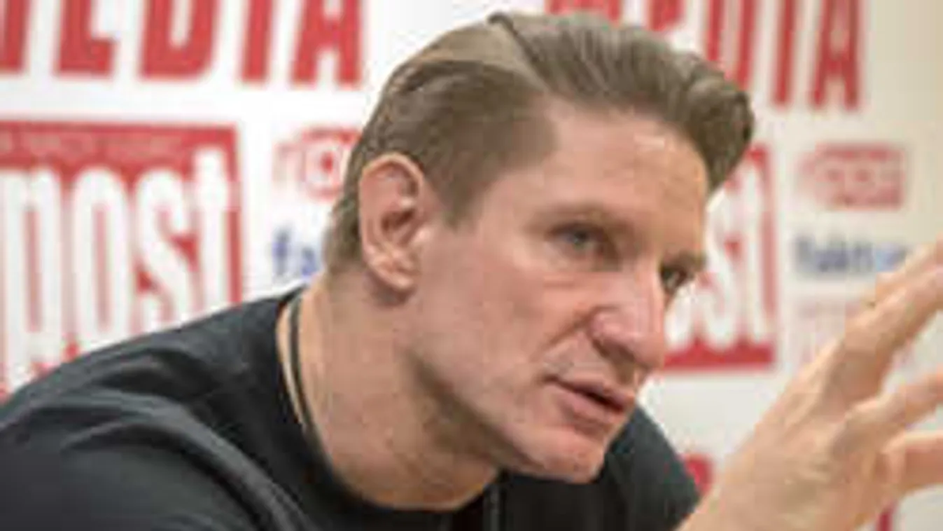 Bentlakásos munkát kínál Pintér Tibor