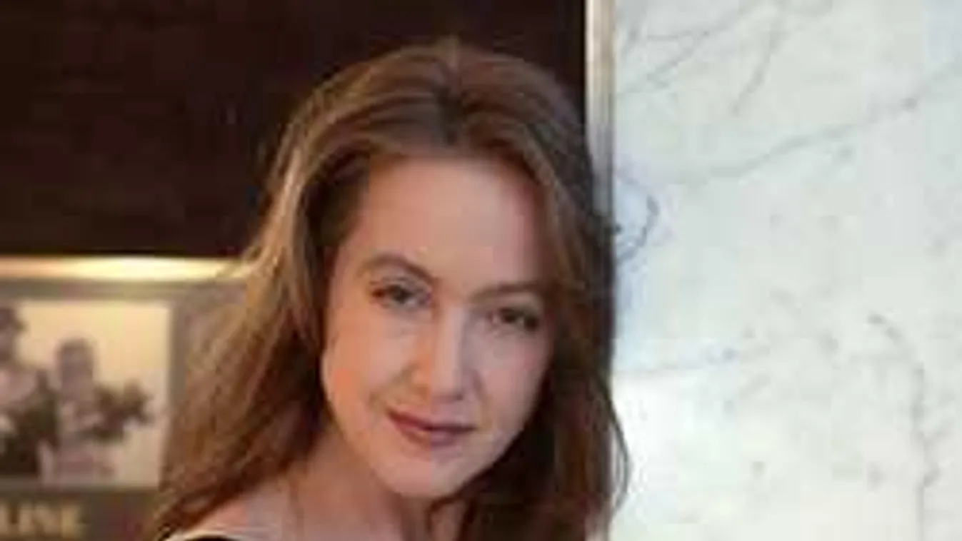 Öt éve ismerte meg testvéreit a magyar színésznő