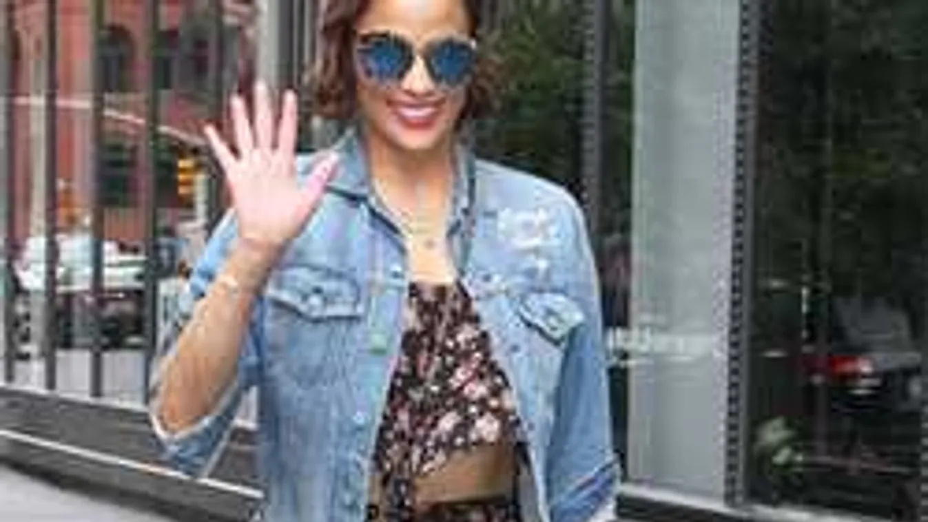 Szexi bokavillantás tarol tavasszal: Jönnek a legtrükkösebb nadrágok