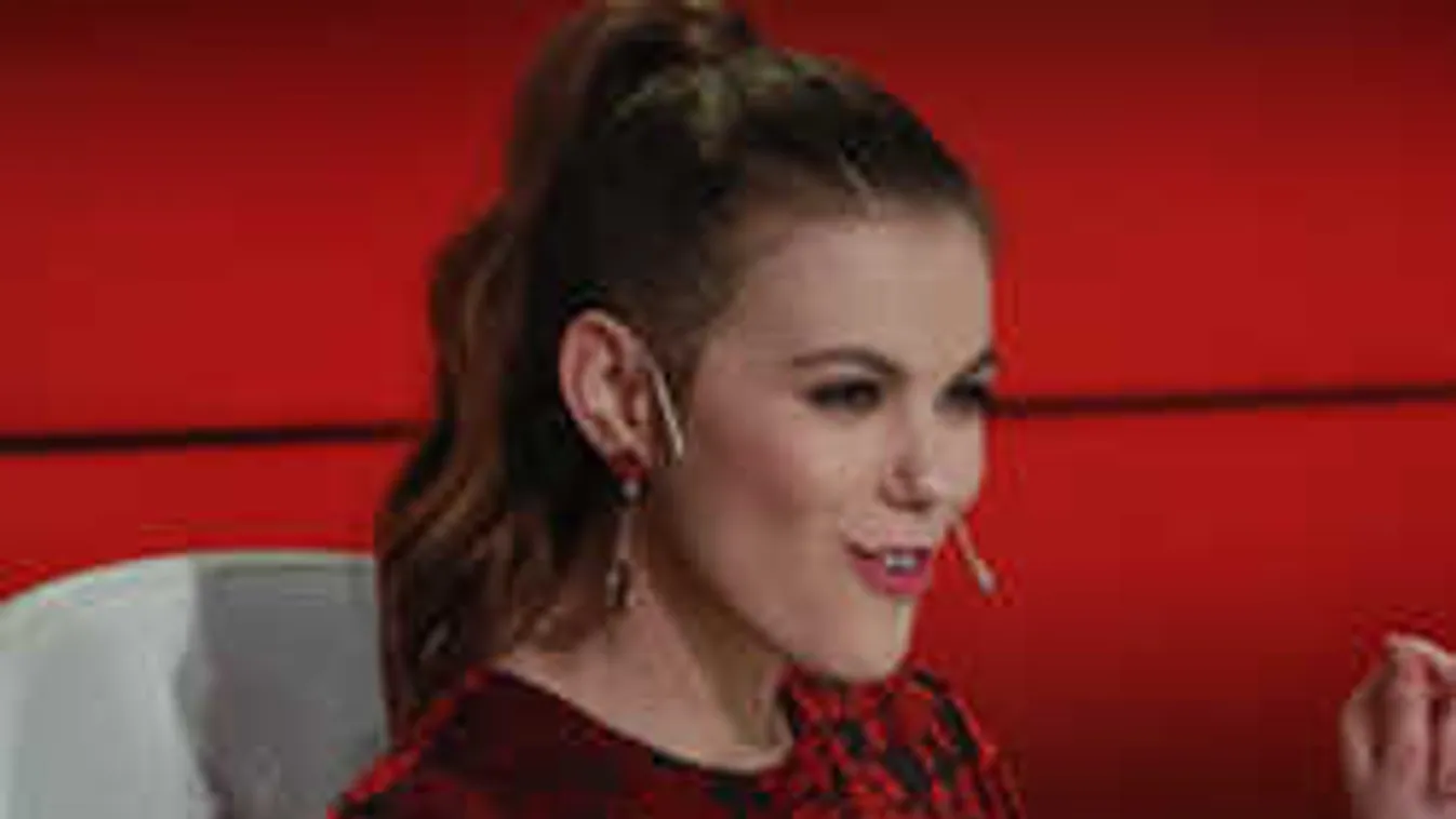 Nem hiszed el, ki vigyáz Csobot Adél kisfiára