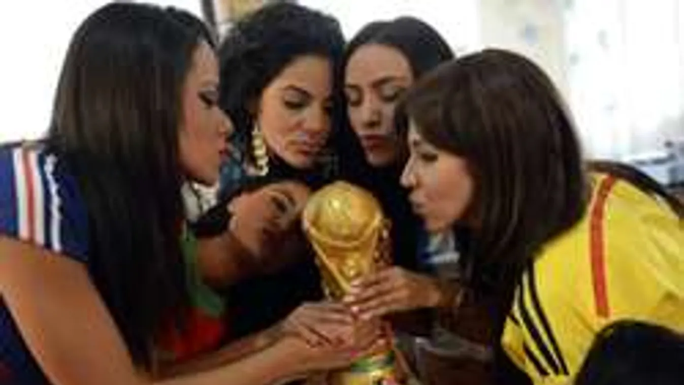 Pucér nők mondják megint a híreket! - videó