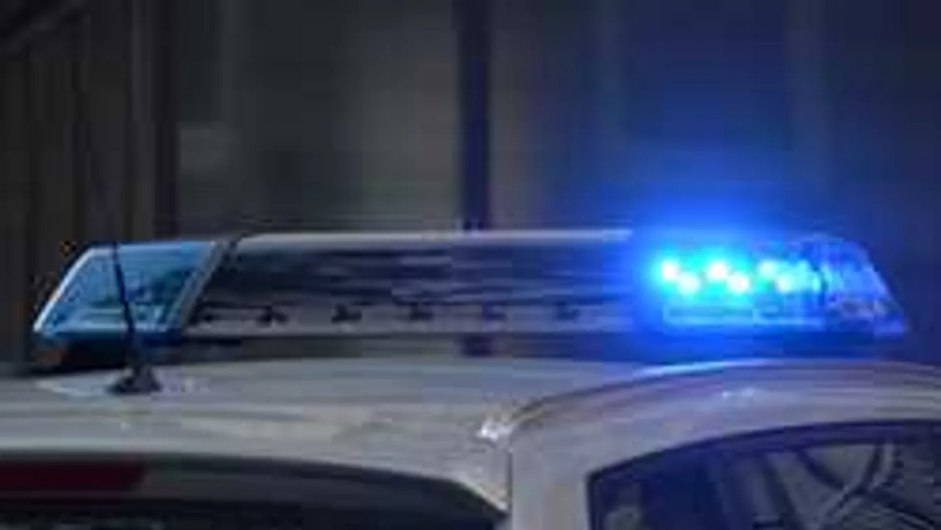 Feszítővágóval kellett kiszabadítani egy embert a roncsokból az 51-esen