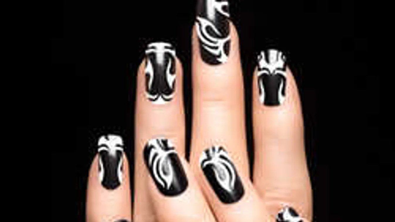 Elképesztő, hol tetováltatják újabban magukat a nők!