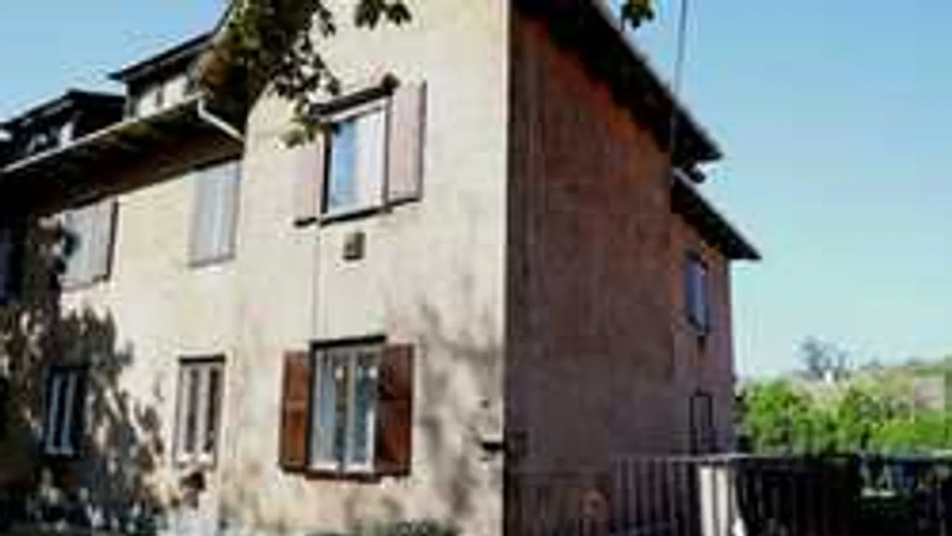 Végignézték a szomszédok, ahogy leszúrta a lakót a besurranó tolvaj