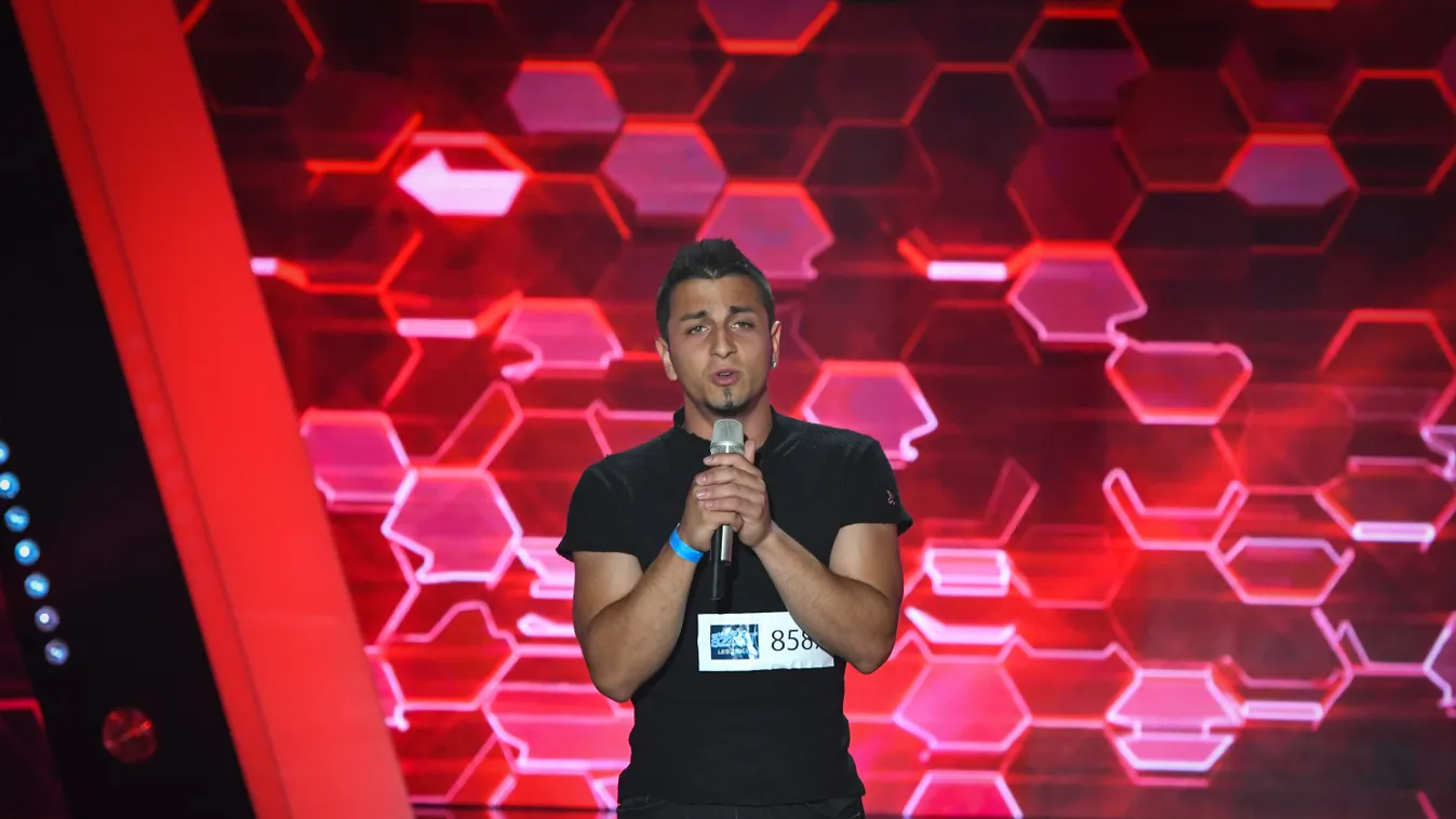 Könnyek a stúdióban: Megríkatta a zsűrit egy intézetis fiú