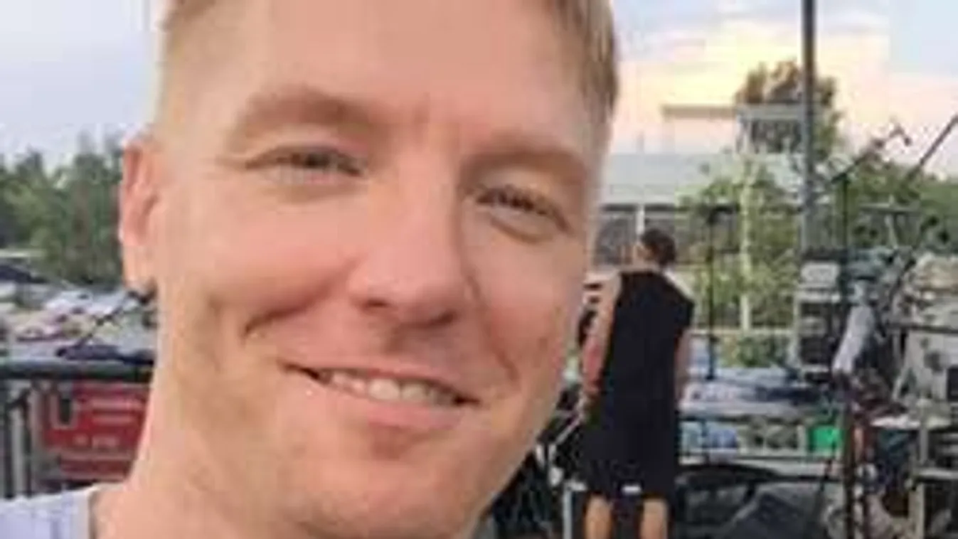 Megőrülnek a nők Bereczki Zoltán pocakjáért!