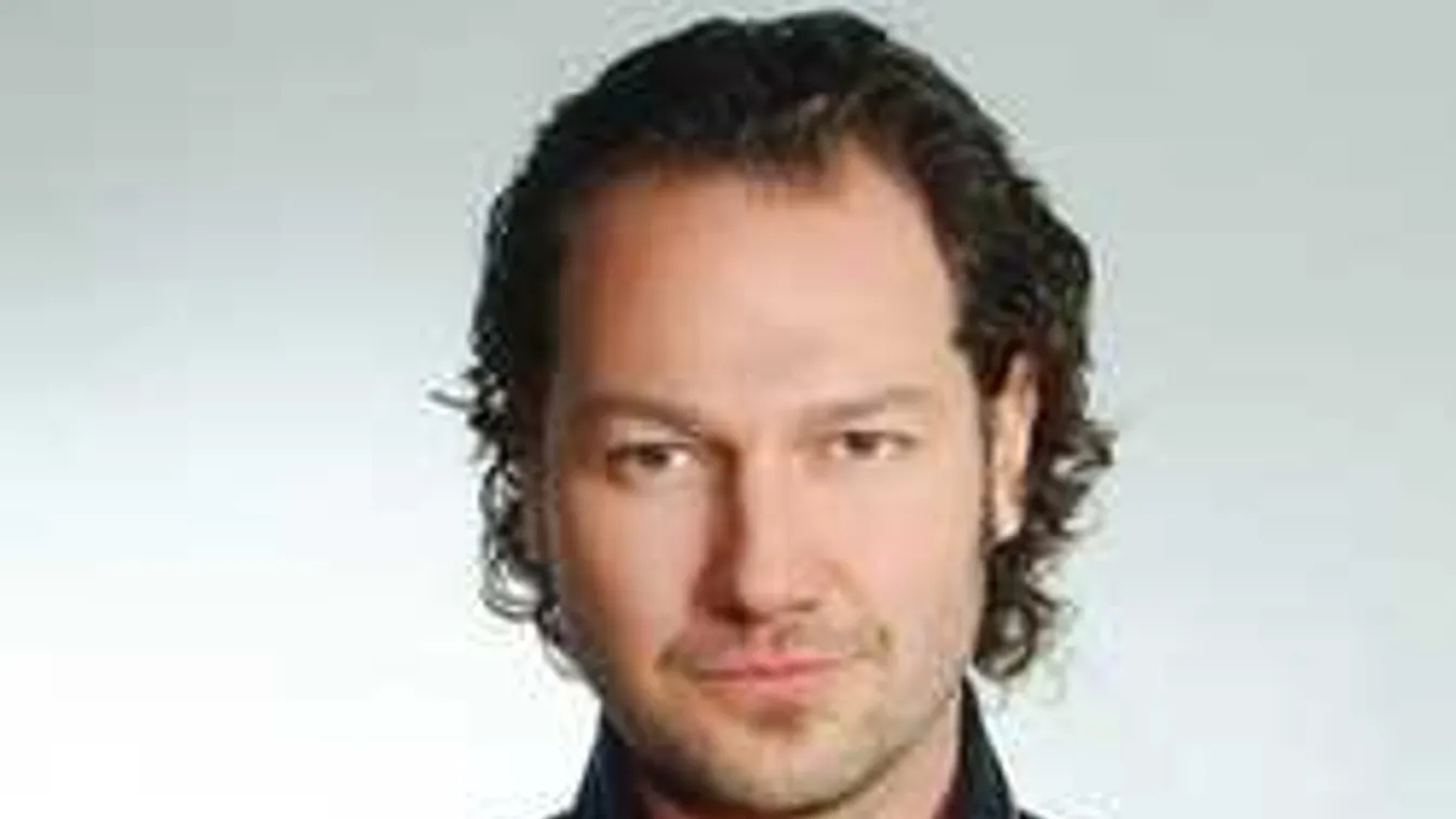 Megszületett az Operett sztárpárjának kislánya, titkok a szülőszobából