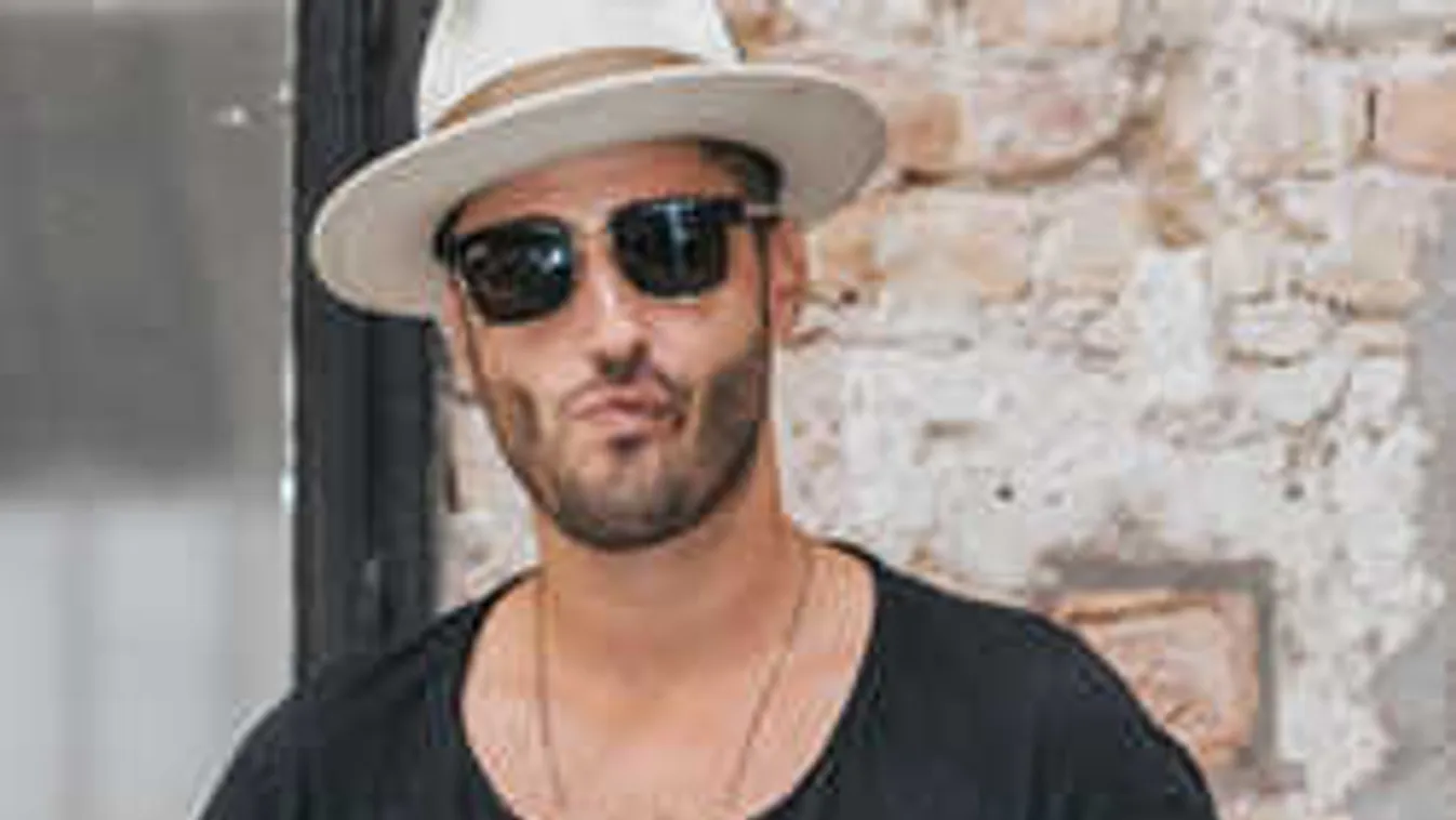 Titokzatos lány combjai közt pihen a Balatonon Király Viktor