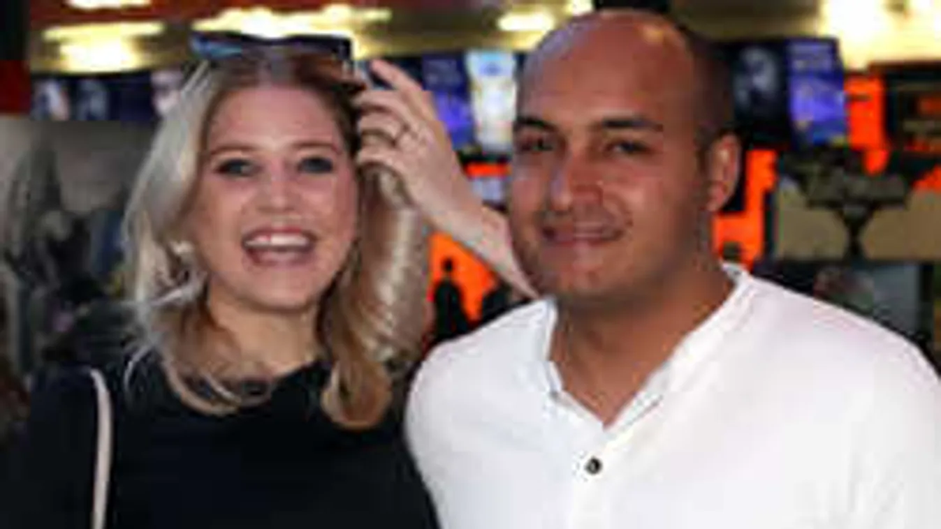 Hihetetlenül aranyos családi fotót osztott meg Szabó Zsófi!