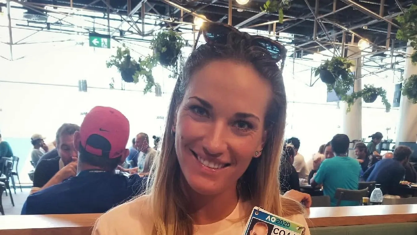 Félelmetes jelenet, kígyó tekeredett Babos Timi nyakára