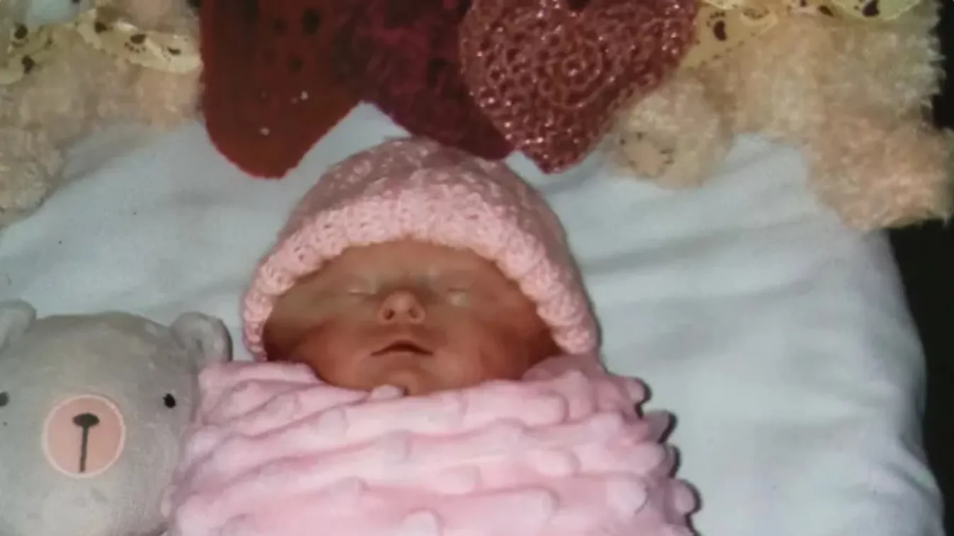 Pár perccel a születése után, édesanyja karjaiban hunyt el az angyalarcú csecsemő