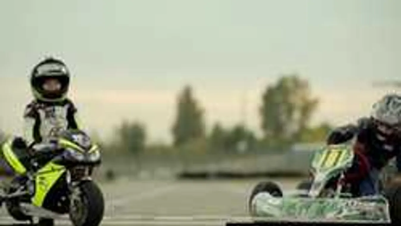 Kétéves motorversenyző a net sztárja!