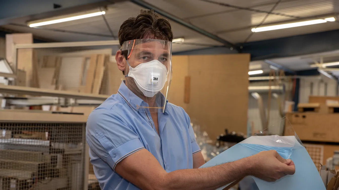 Arcvédő pajzsokat gyárt az autós cég