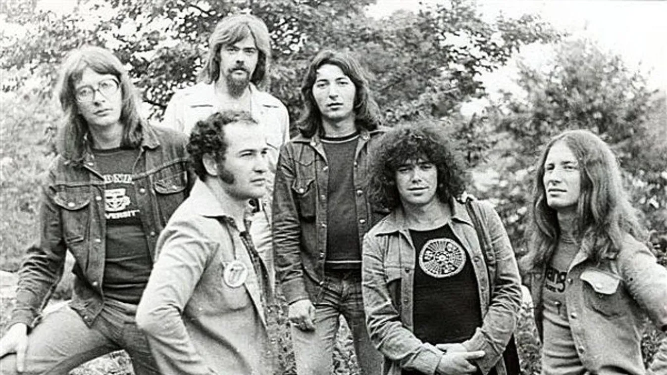 Váratlan hír jött: Elhunyt a magyar rockzenész