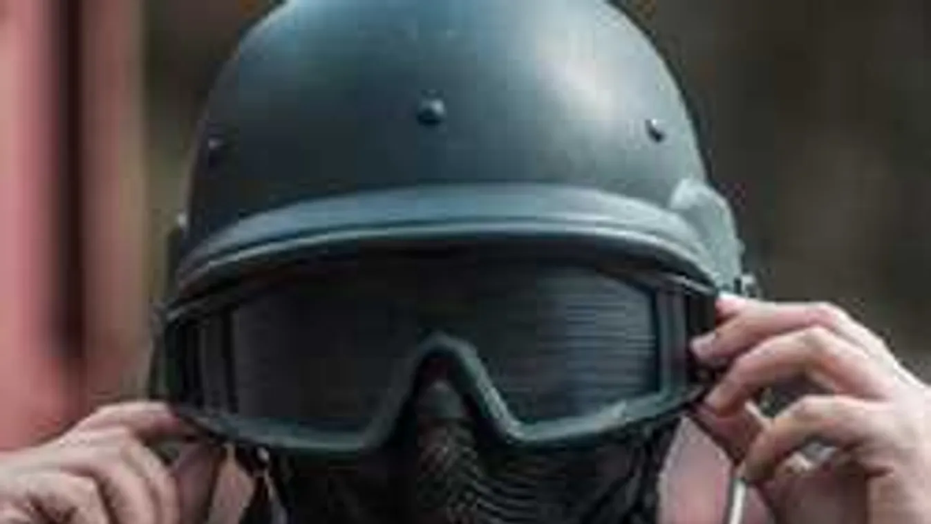 Súlyos támadások érték az osztrák rendőröket