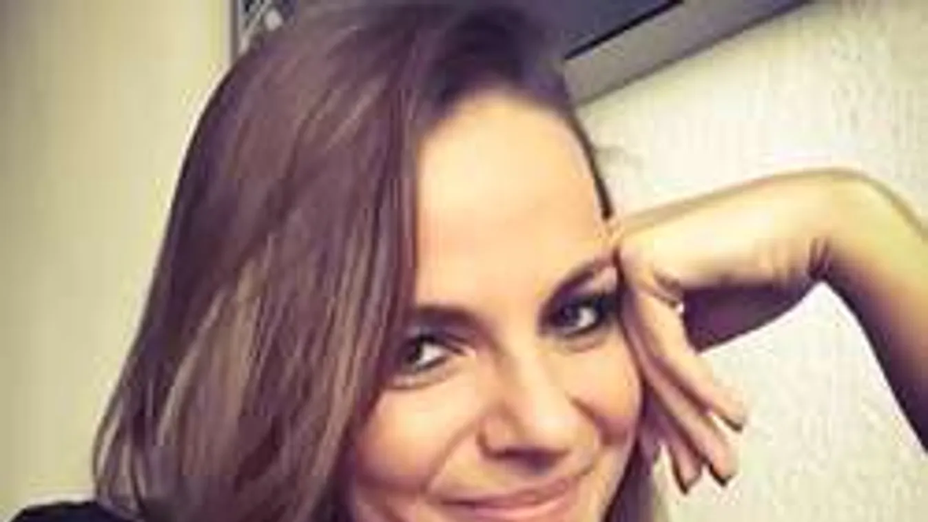 Durván mély dekoltázst villantott a TV2 visszafogott sztárja!