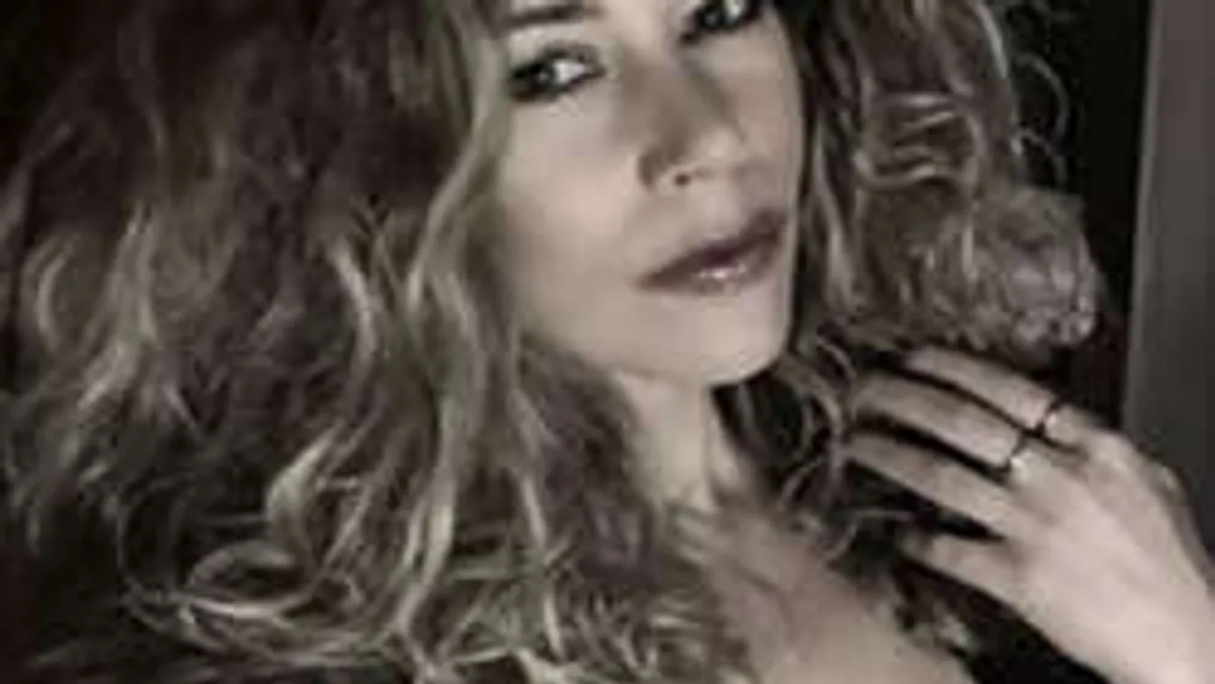 Baukó Éva akkora dekoltázst mutatott, hogy elakad a szavad