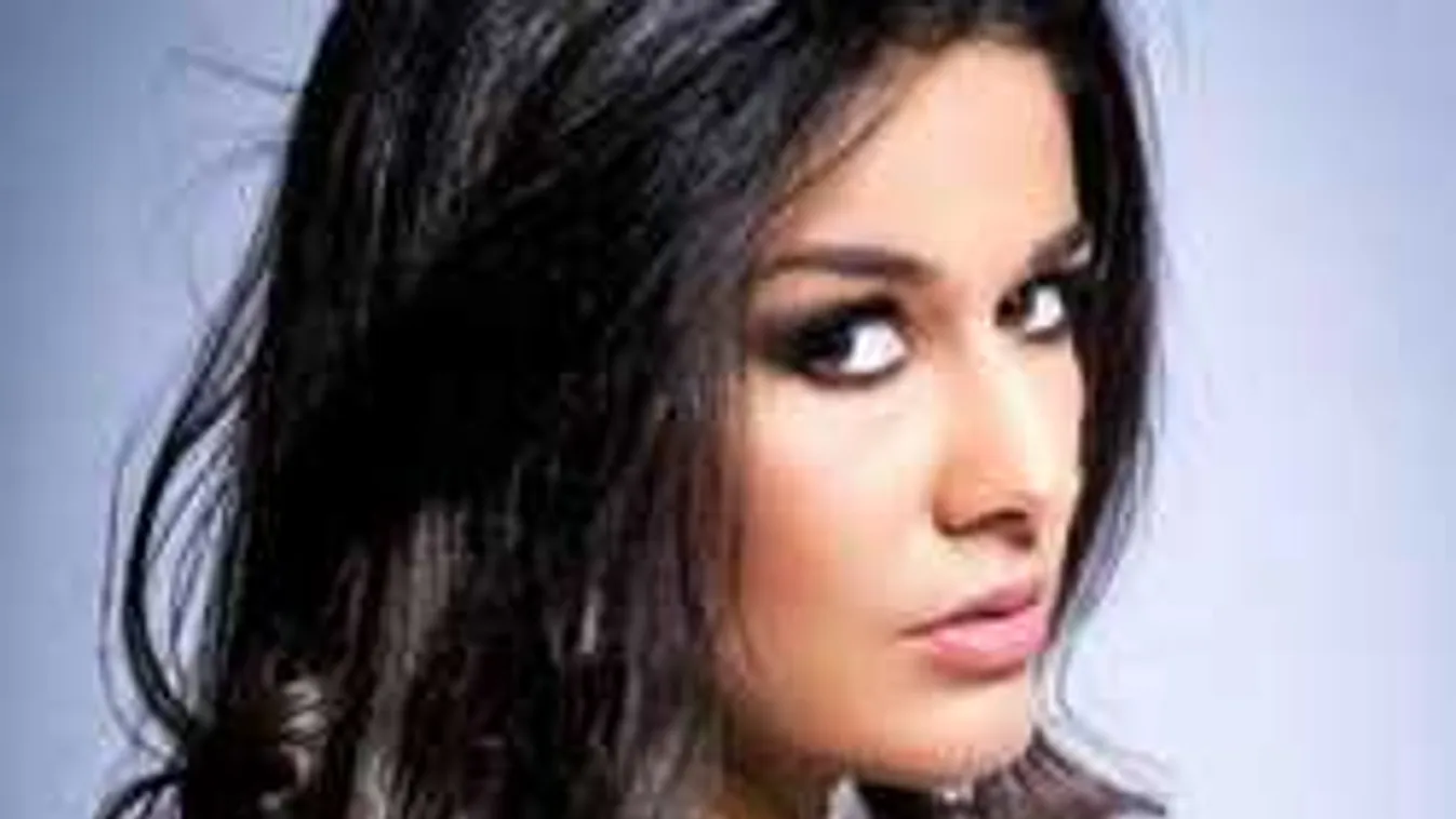 Horrorbaleset érte a magyar énekesnőt, mindent vér borított