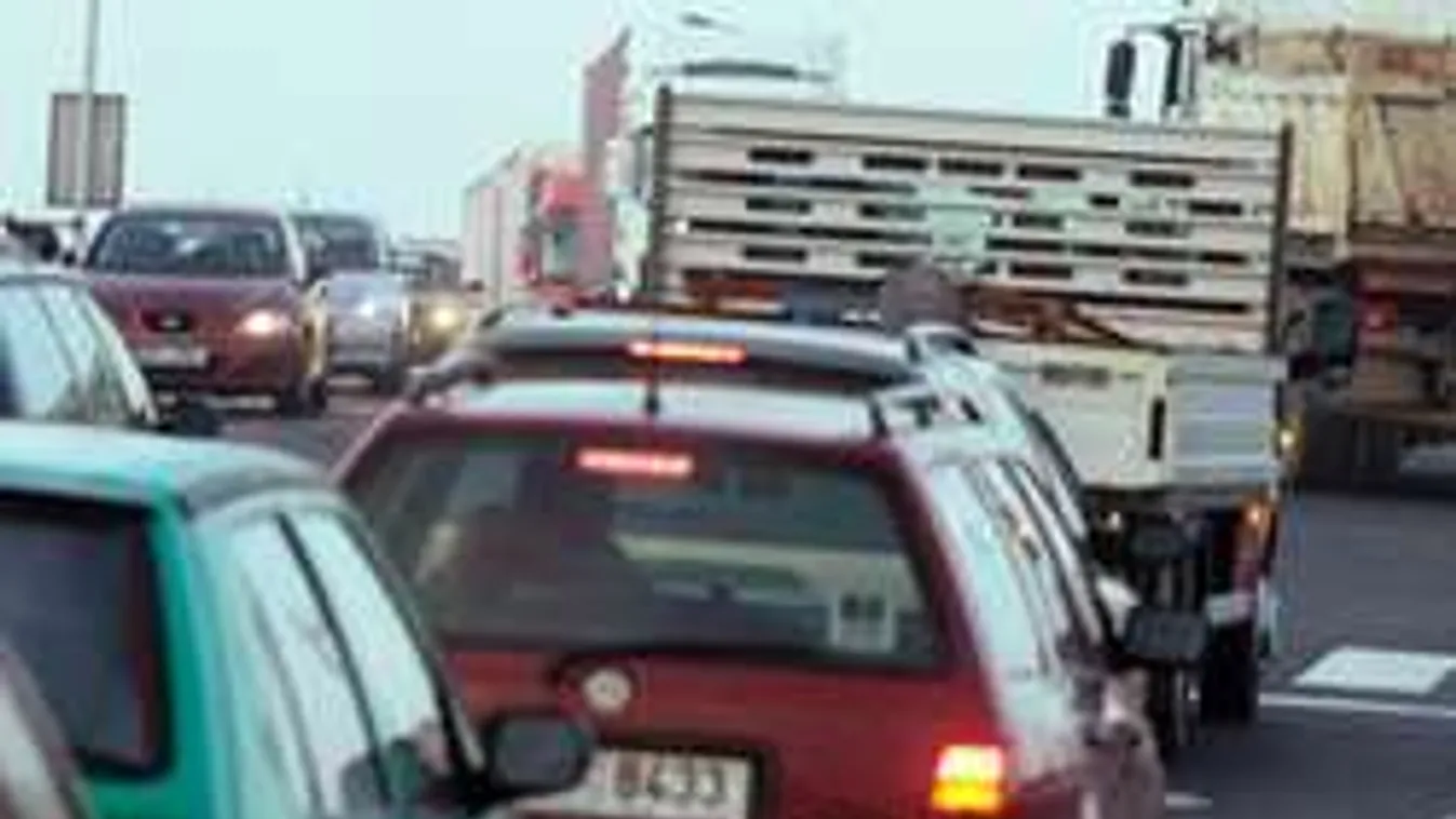 Tömegkarambol az M1-esen! Óriási a torlódás