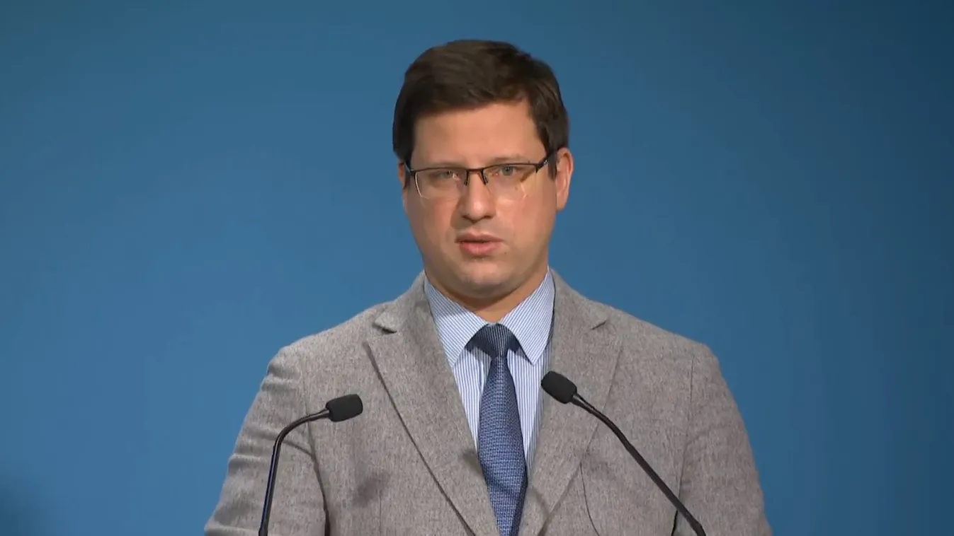 Koronavírus: védettséget igazoló plasztikkártyát vezet be a kormány