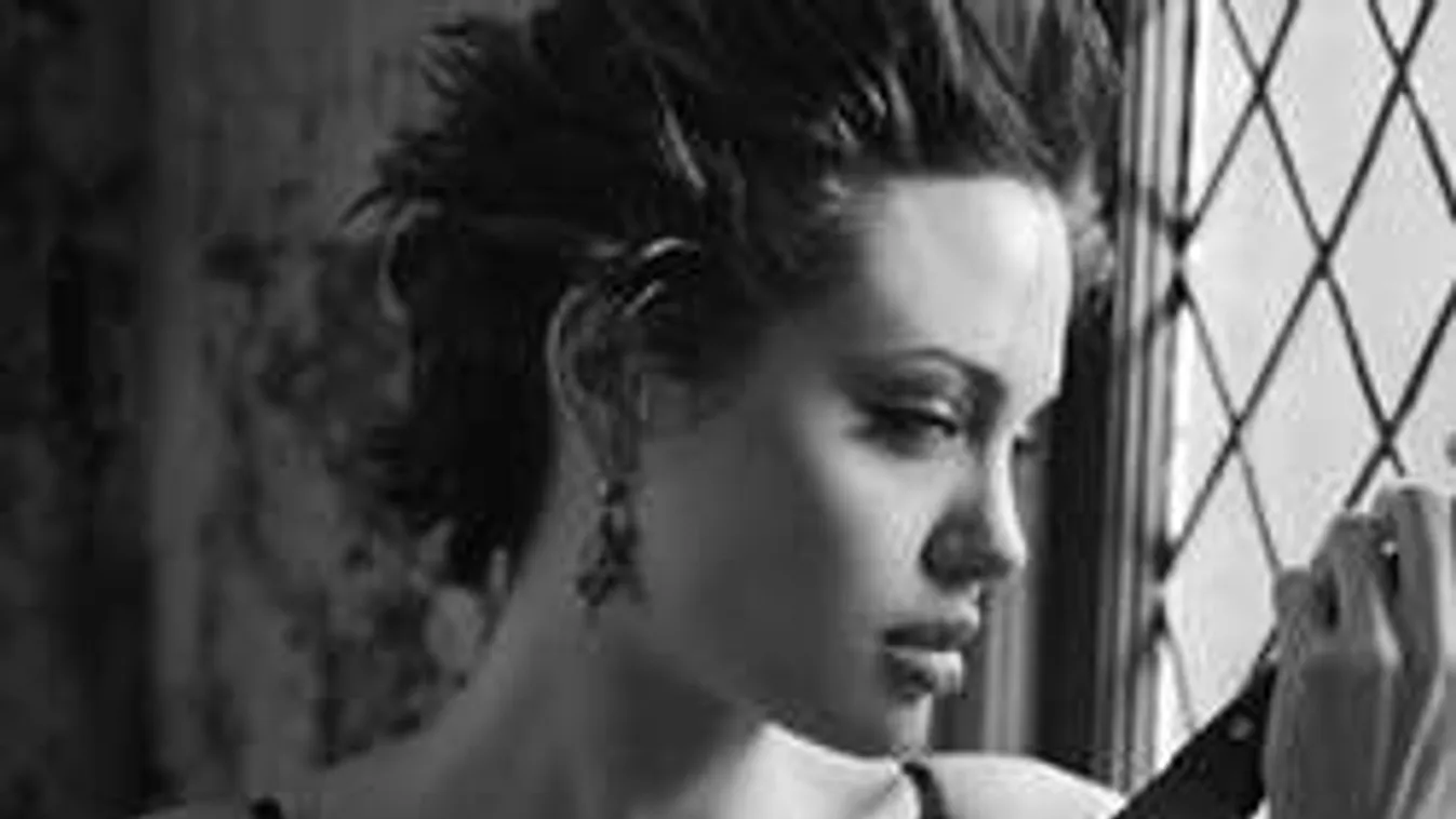 Nyilvánosságra kerültek Angelina Jolie szextitkai