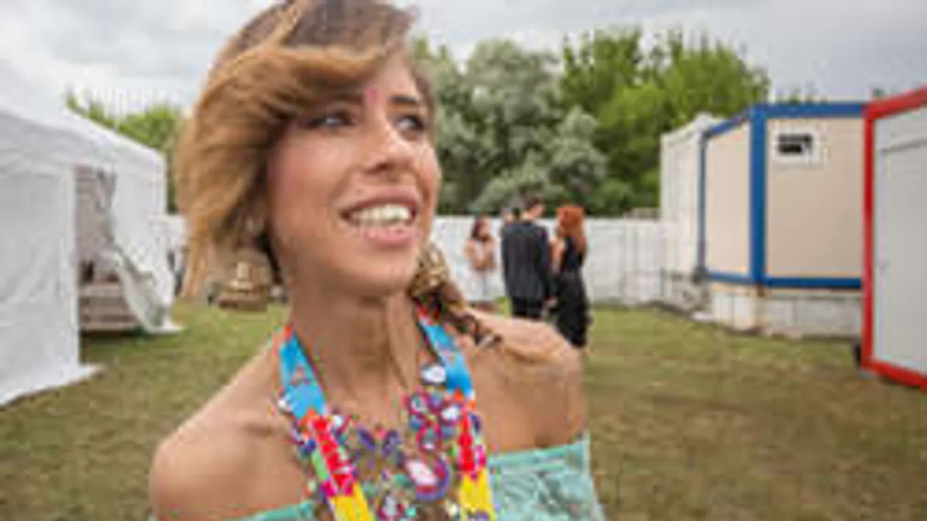 Anyaszült meztelenül élvezkedik a TV2 csontsoványra fogyott sztárja