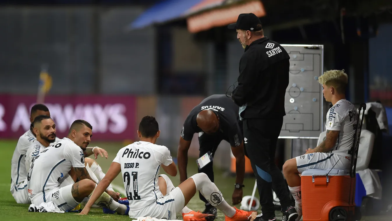 Koronavírus: áll a bál, saját társai is rettegtek a focistától