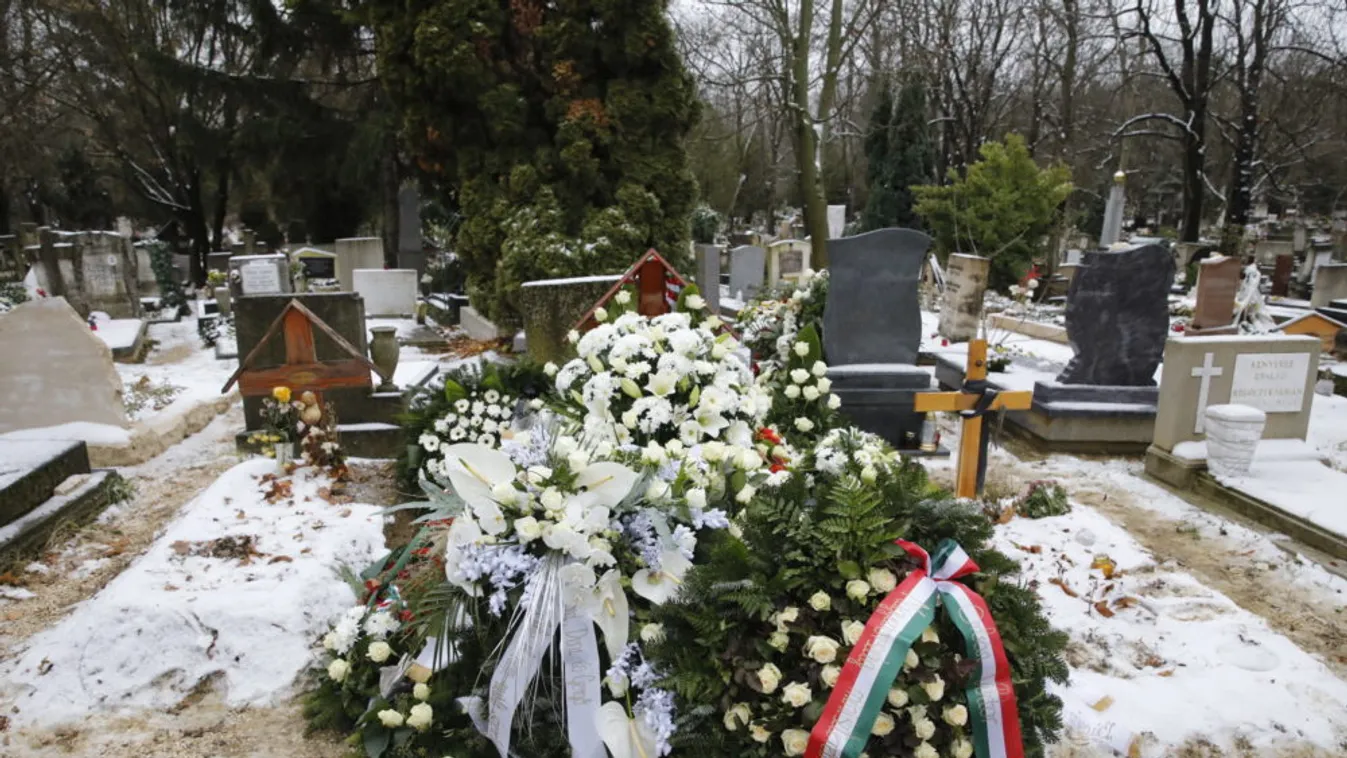 Szívszorító: Megjöttek a fotók Oszter Sándor temetéséről