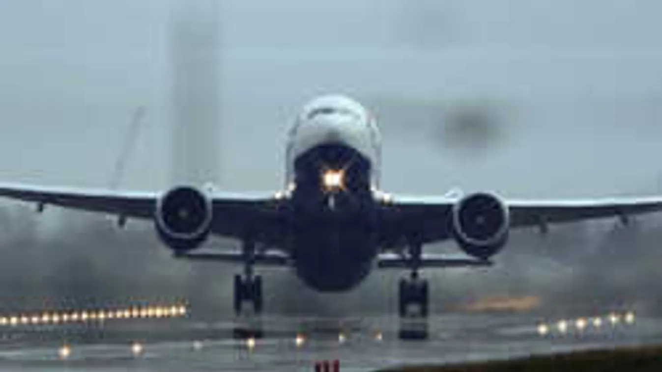 Kényszerleszállást hajtott végre egy utasszállító