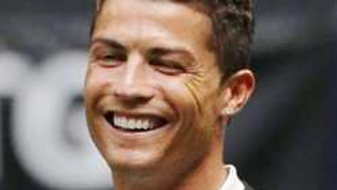 Itt az első kép - az Apáczai utcában fotózták le Ronaldót!