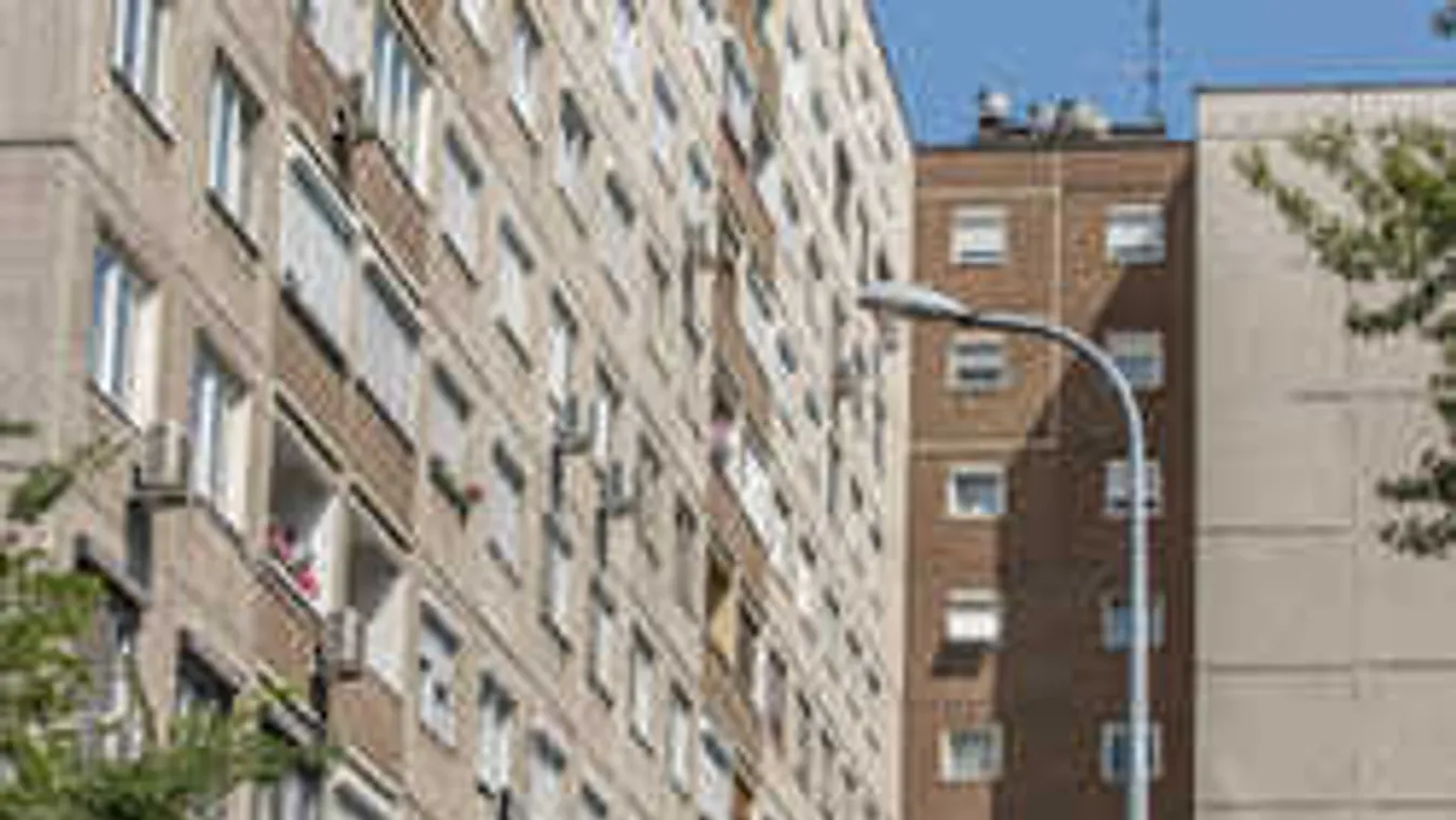 Tragédia a lakótelepen: Leugrott a nyolcadikról a 16 éves fiú