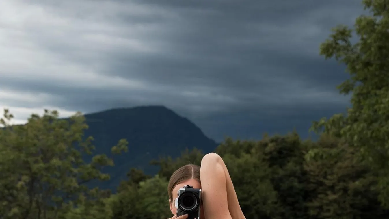 A titokzatos Nude Yoga Girl