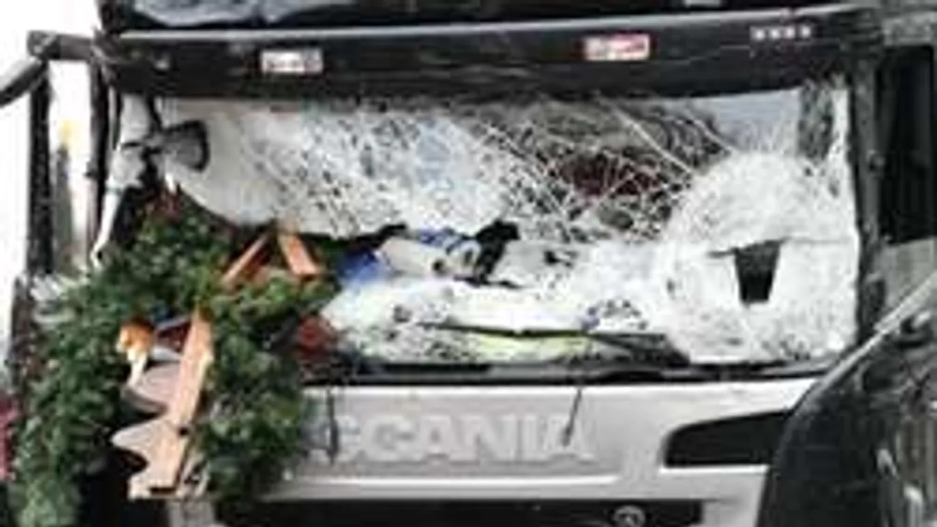 Hatalmas adományt kapott a meggyilkolt kamionos családja