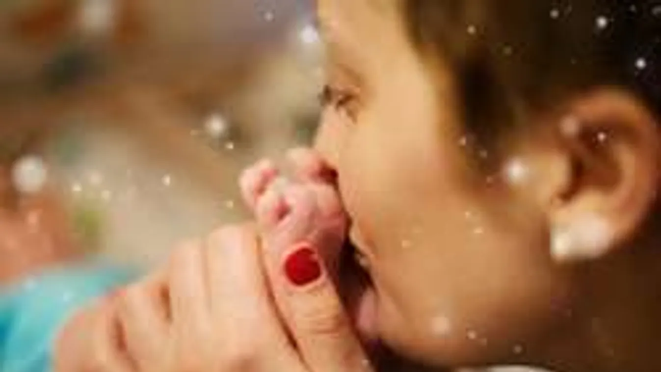 Tatár Csilla most tényleg megmutatta kisbabáját - Fotó!