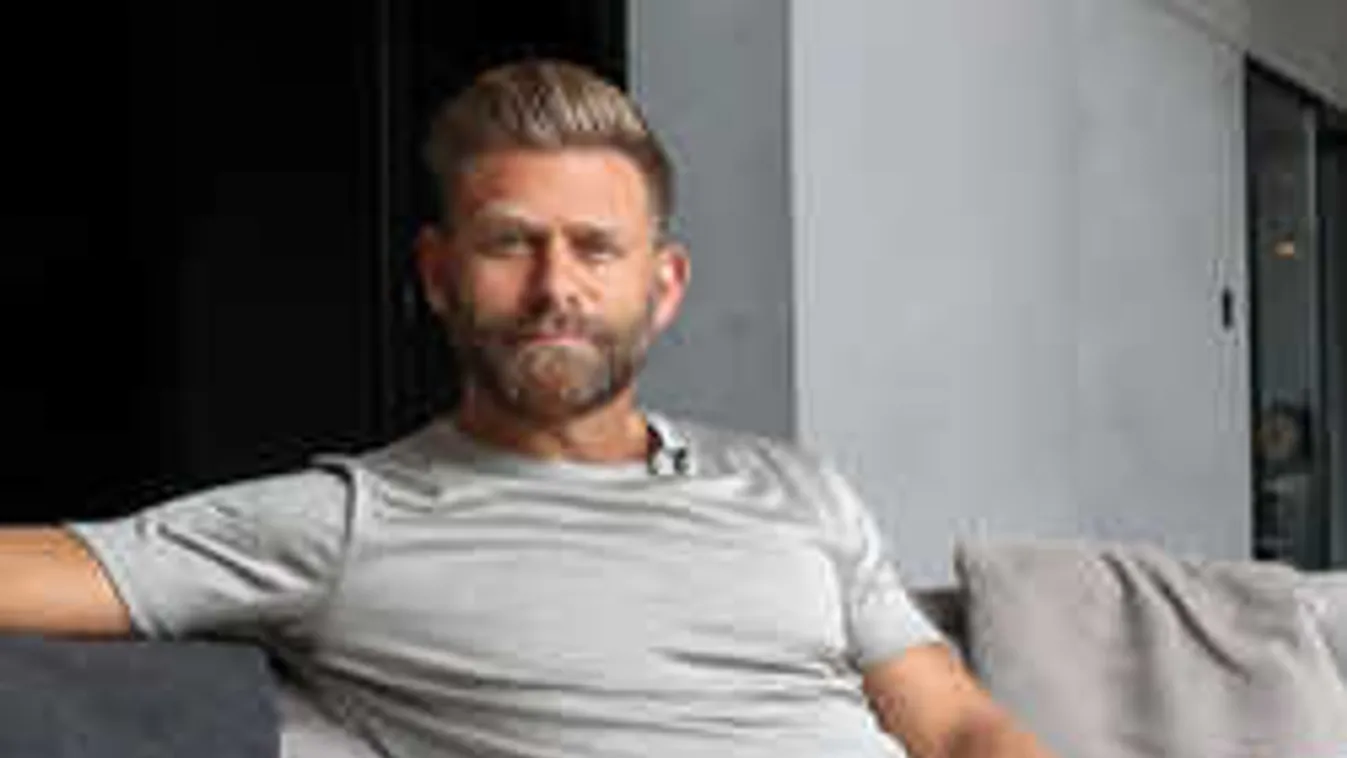 Csak a HELLO!-ban: megmutatta pesti otthonát a milliárdos tesztpilóta!